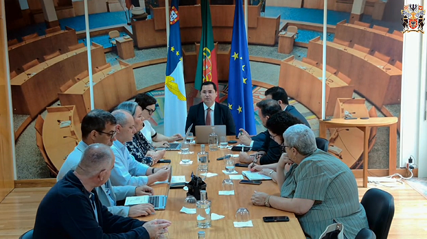 Deliberação de diligências no âmbito da comunicação apresentada pelo Sr. Mauro Sari relativa à Petição n.º 32/XIII/2.ª - “Pela reposição do acesso público ao trilho da levada do moinho do sr. António Aguiar”.