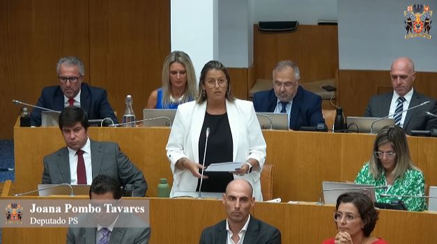 Regularizar os contratos e os horários de trabalho dos trabalhadores dos Centros de Interpretação Ambientais dos Açores”.