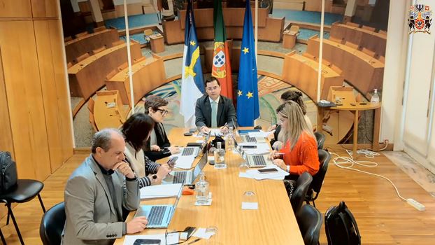 Apreciação e emissão de parecer sobre as incompatibilidades e/ou impedimentos da Deputada Maria Isabel Gois Teixeira