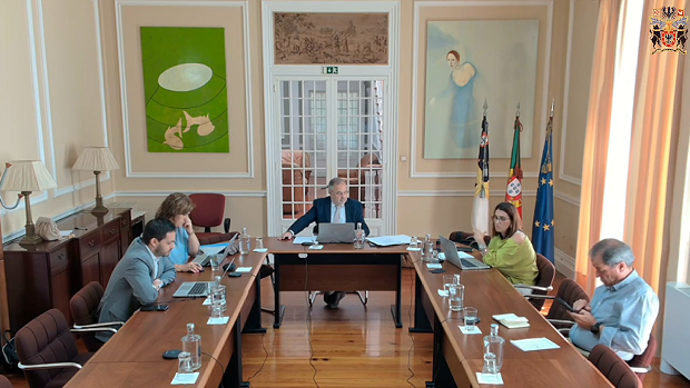 Avaliação e deliberação da pertinência da realização da audição em separado, do treinador do Clube de Patinagem de Santa Cruz - Projeto de Resolução n.º 77/XIII/2.ª (PS) – “Cedência do Pavilhão Desportivo da Escola Padre João José do Amaral ao Município de Lagoa”.