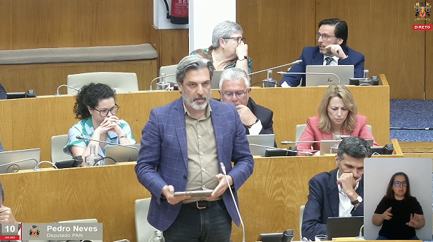 “Recomenda ao Governo Regional dos Açores a interdição imediata da apanha da lapa”