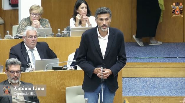 Recomenda a realização de esforços diplomáticos para regularização dos salários dos trabalhadores das USFORAZORES