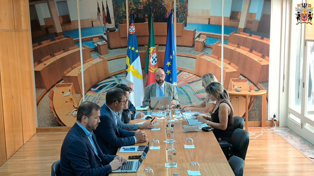 Prorrogação de prazo - Petição n.º 35/XIII - Defesa, Valorização e Sustentabilidade do Porto do Varadouro (Capelo, Ilha do Faial).