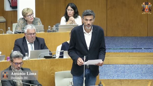 Recomenda a realização de esforços diplomáticos para regularização dos salários dos trabalhadores das USFORAZORES