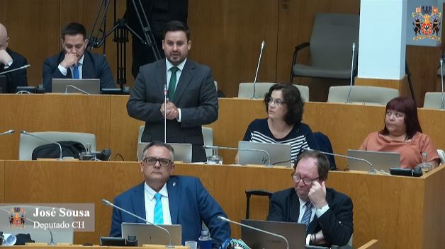 Recomenda ao Governo Regional dos Açores a abertura de um concurso público internacional para a prestação do serviço público de transporte marítimo de mercadorias”