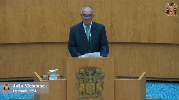 Altera o Código Estrada, aprovado pelo Decreto-Lei n.º 114/94, de 3 de maio, e o Regulamento da Habilitação Legal para Conduzir, aprovado pelo Decreto-Lei n.º 138/2012, de 5 de julho