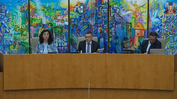 Relatório sobre o pedido de autorização e levantamento de impedimento legal para que o deputado Hugo Alexandre Leite Oliveira Parente possa prestar depoimento, na qualidade de testemunha, no âmbito do Processo n.º 135/25.7JAPDL.