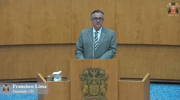 “Recomenda ao Governo Regional dos Açores a divulgação integral da informação financeira, operacional e de gestão do Grupo SATA”.