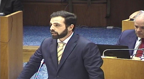 Recomenda ao Governo Regional a abertura de concurso para o corte, comercialização e reflorestação das matas de criptoméria, em estado maturação adequado, propriedade da Região, na ilha das Flores