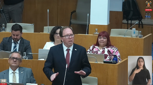 “Recomenda ao Governo Regional doa Açores que promova, com caráter de urgência, junto do Governo da República, as diligencias necessárias com vista ao início da construção do novo estabelecimento prisional de Ponta Delgada” 