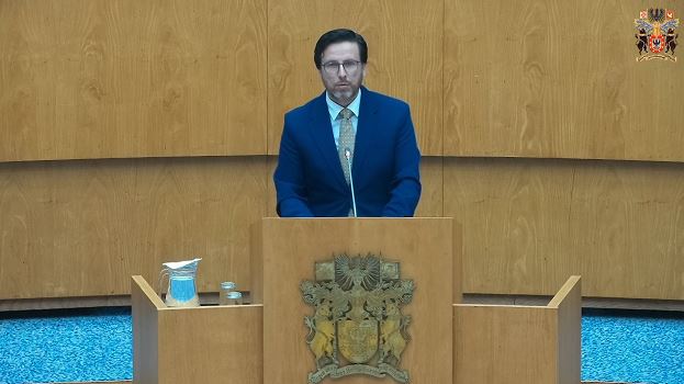 Pela manutenção da gestão pública do Complexo Desportivo do Lajedo e pela sua dedicação exclusiva ao Desporto Escolar e à formação de jovens atletas