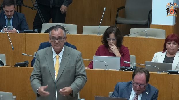 Recomenda ao Governo Regional dos Açores a implementação urgente de medidas de combate à vespa-das-galhas-do-castanheiro