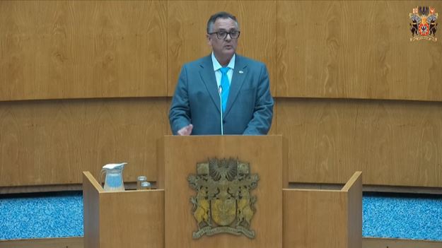 “Recomenda ao Governo Regional dos Açores a abertura de um concurso público internacional para a prestação do serviço público de transporte marítimo de mercadorias”