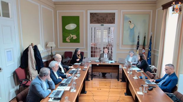 Prorrogação de prazo - Petição n.º 28/XIII - Presidente da Direção da Federação de Reconhecimento do associativismo na área da Educação, faltas e interesse público