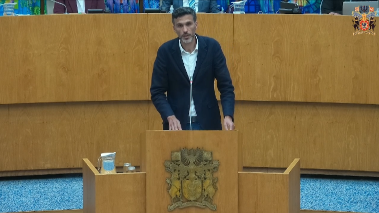 Recomenda ao Governo Regional dos Açores a criação do Centro Académico Clínico dos Açores.