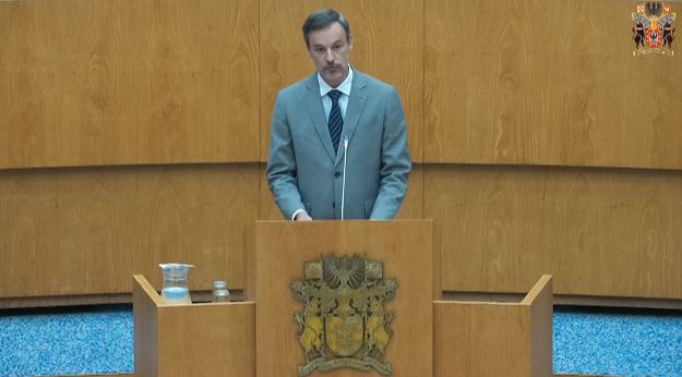 Ao Sargento-Chefe Vítor Casimiro, da Esquadra 752 «Fénix» da Força Aérea Portuguesa