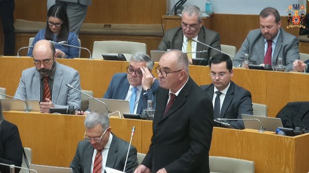 Suspensão da aplicação, na Região Autónoma dos Açores, do modelo digital do Subsídio Social de Mobilidade e repristinação transitória do regime anterior