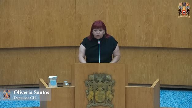 Aos atletas Marta Magalhães e Martim Sousa campeões europeus de ténis de praia