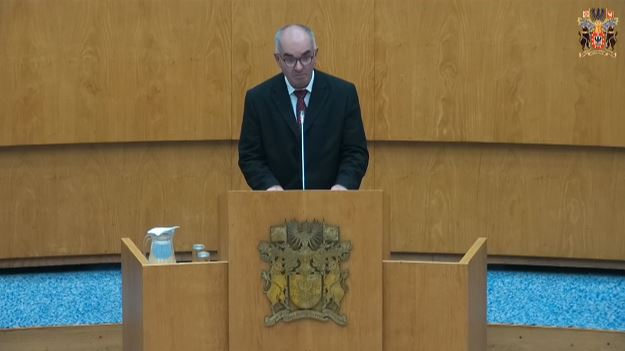 “Recomenda ao Governo da República a inclusão da totalidade do território nacional, incluindo as Regiões Autónomas dos Açores e da Madeira, no Programa Regressar, aprovado pela Resolução do Conselho de Ministros n.º 60/2019, de 28 de março, regulamentado pela Portaria n.º 214/2019, de 5 de julho, na sua redação atual, que define a medida de apoio ao regresso de emigrantes a Portugal”