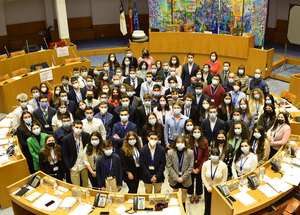 Parte I - Parlamento dos Jovens 2021/2022 - Ensino Secundário: “Fake News: O impacto da desinformação na democracia”