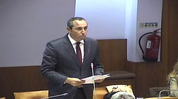 Aprova a organização e funcionamento do Instituto de Alimentação e Mercados Agrícolas, IPRA