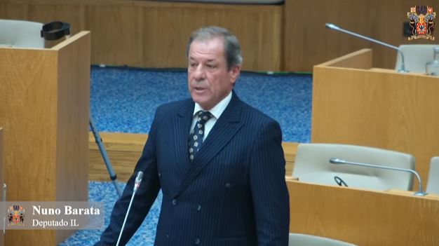 Recomenda ao Governo Regional a realização de um plano estratégico de redução da despesa