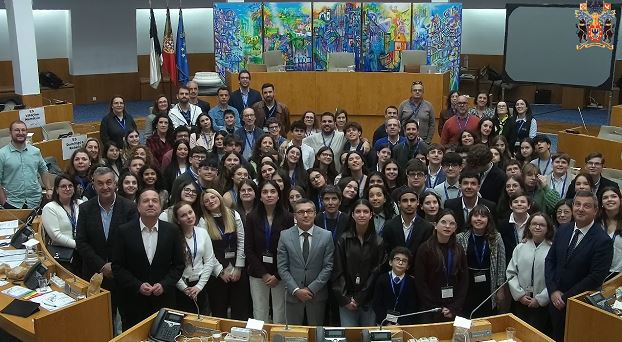 Parte III - Parlamento dos Jovens 2025/2026 - Ensino Básico: Literacia Financeira: os jovens CONTAM