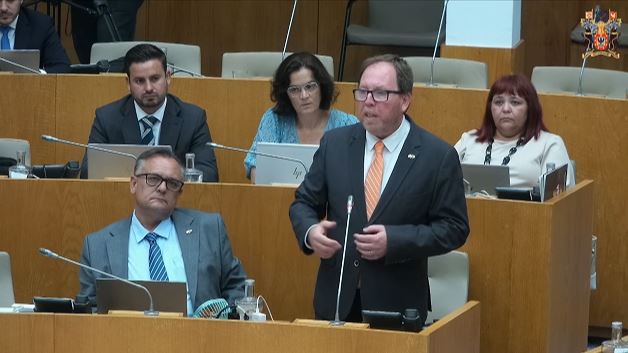 Recomenda ao Governo Regional dos Açores que preserve a utilização pública do Complexo Desportivo do Lajedo