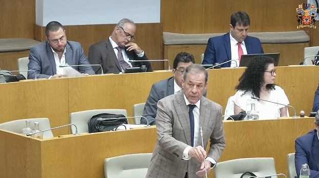 “Primeira alteração ao Decreto Legislativo Regional n.º 26/2012/A, de 19 de junho, relativo ao empréstimo de manuais escolares”.