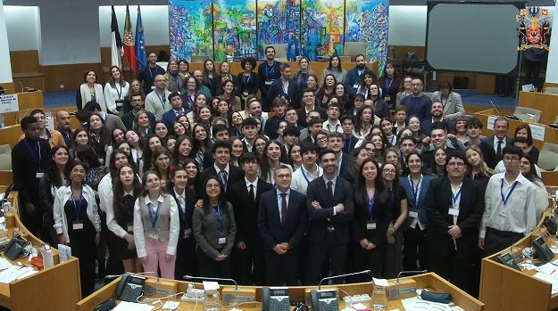 Parte II - Parlamento dos Jovens 2025/2026 - Ensino Secundário e Profissional: Literacia Financeira: os jovens CONTAM