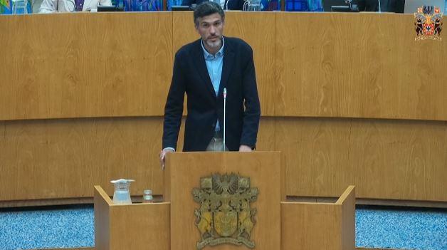 Contra o fim da tarifa de residente nas passagens aéreas nas ligações de Faial, Pico e Santa Maria para o continente